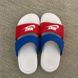 NIKE SLIDES